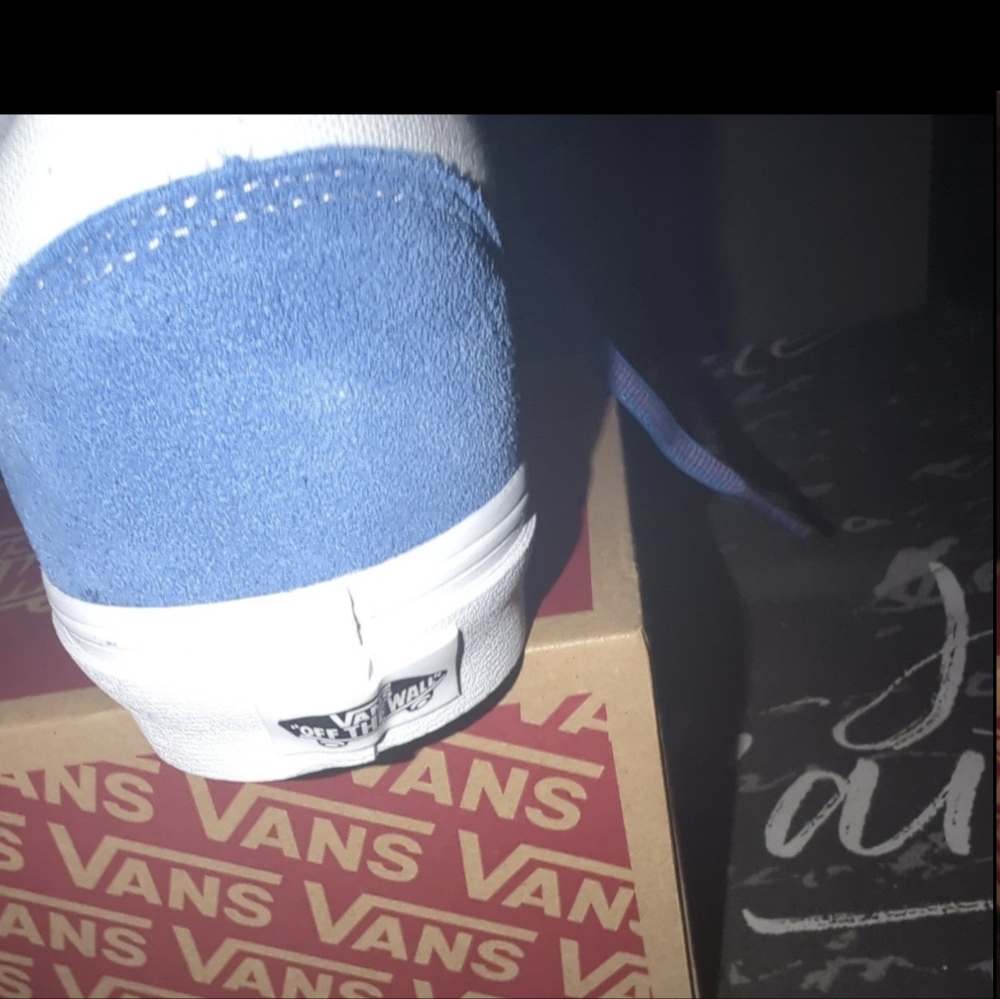 Vans - Picture 3 of 5